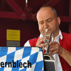 Thomas Elbs:
ein fantastisches Blechbläser-Duo mit Trompete, Tuba und Alphorn
... und hier kommen Sie direkt zu meiner Präsentation. Thomas Elbs:
ein fantastisches Blechbläser-Duo mit Trompete, Tuba und Alphorn
... und hier kommen Sie direkt zu meiner Präsentation.